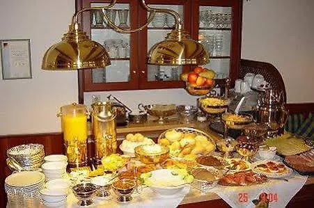 باد تولز Hotel Landhaus Iris 3*, باد تولز