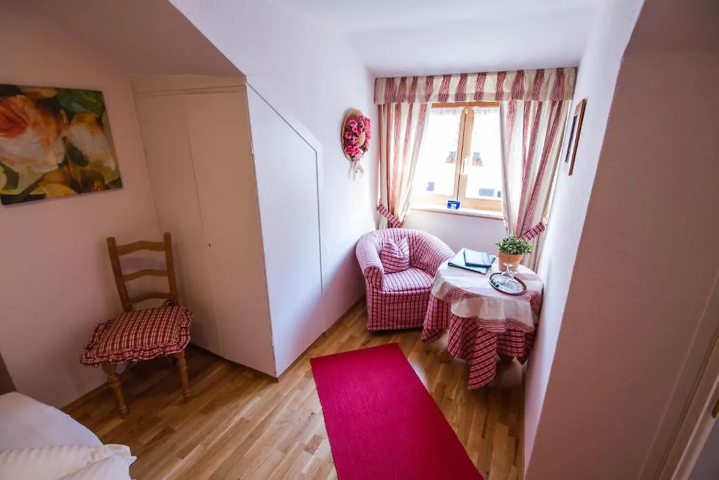 باد تولز Hotel Landhaus Iris بيت ضيافة باد تولز